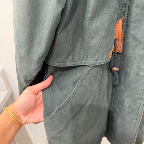 Vintage Women’s 100% Leather Jacket Oversized 90s Coat - Picture 6 of 10